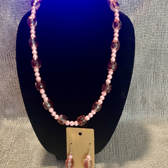 Necklace & Pierced Earring Set with Pink and Red Beads. - Picture 4 of 9